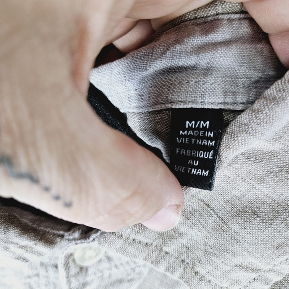 SAKS FIFTH AVENUE | 100% linen flip cuff collared button up classic fit shirt - Picture 7 of 8